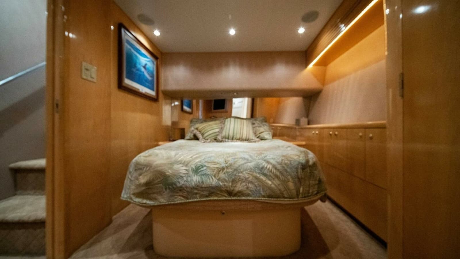 2003 Hatteras 54 Convertible - Photo 34
