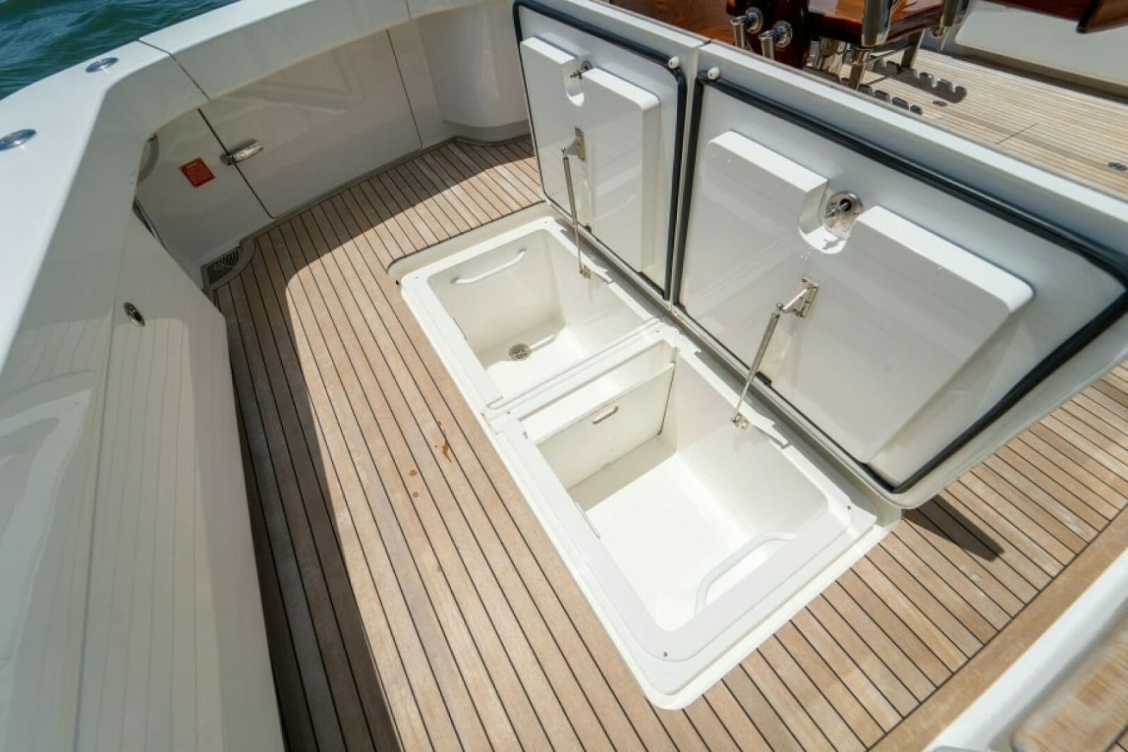2018 Viking 72 Convertible - Photo 19