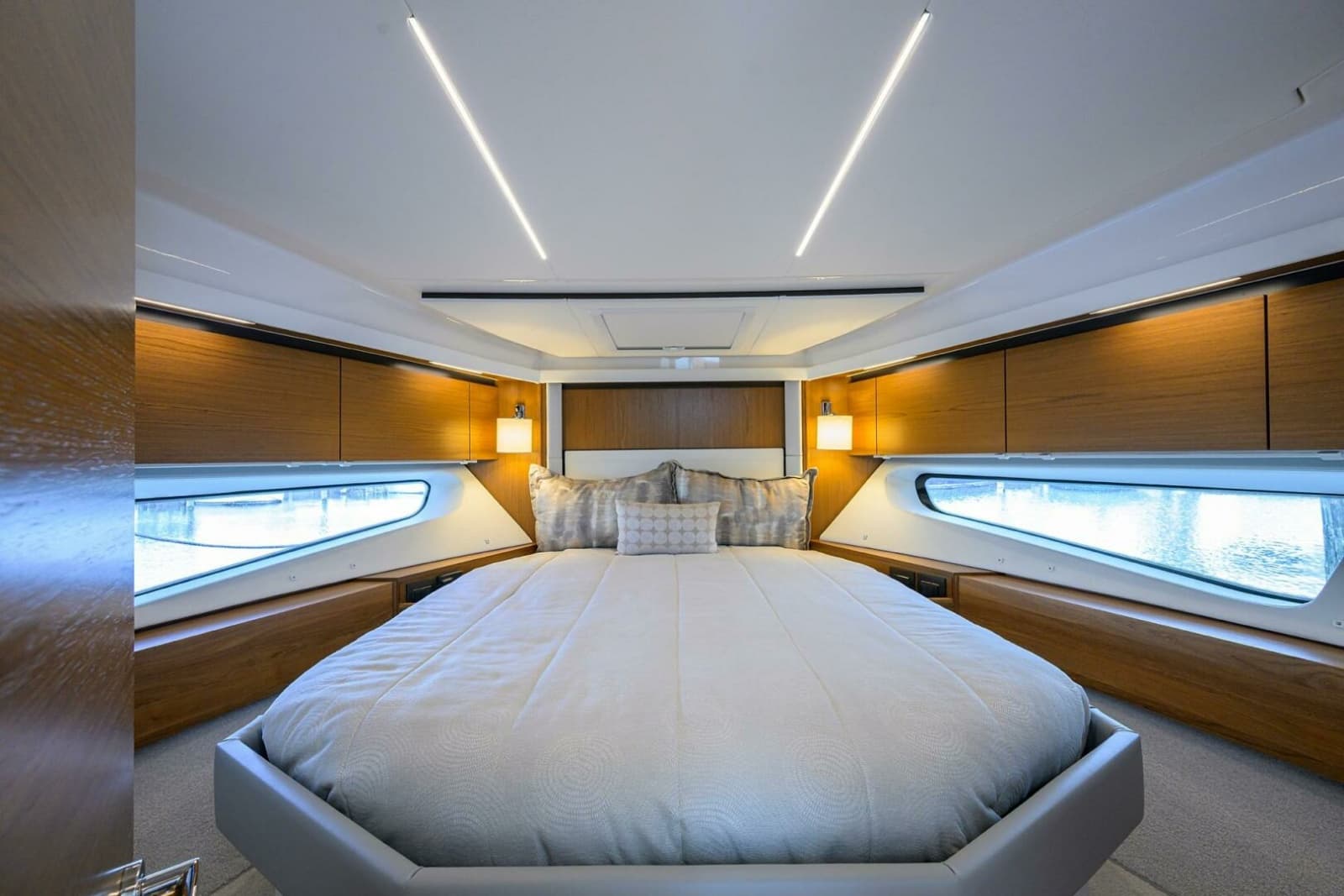 2023 Tiara Yachts C49 - Photo 26