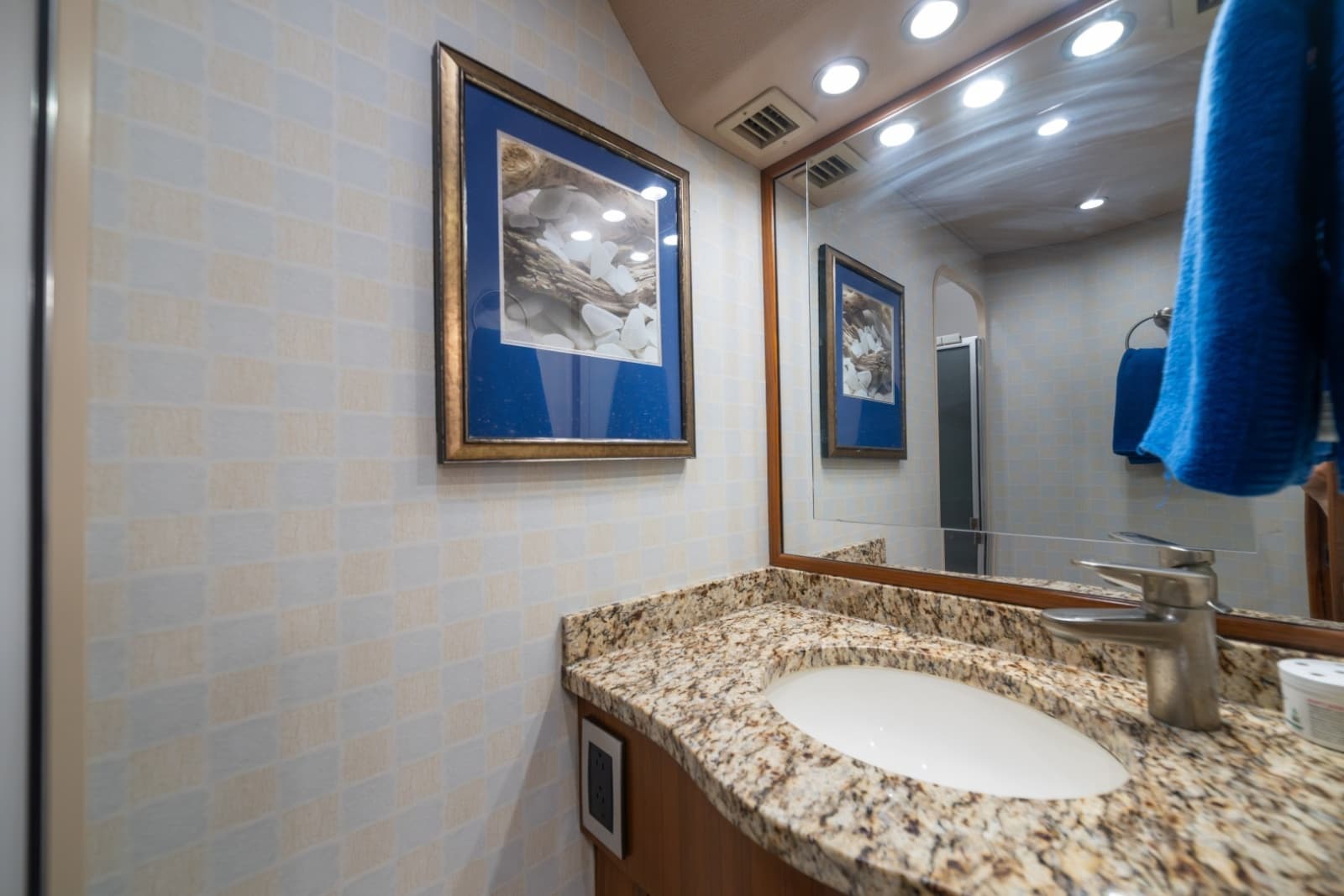 2012 Viking 60 Convertible - Photo 48