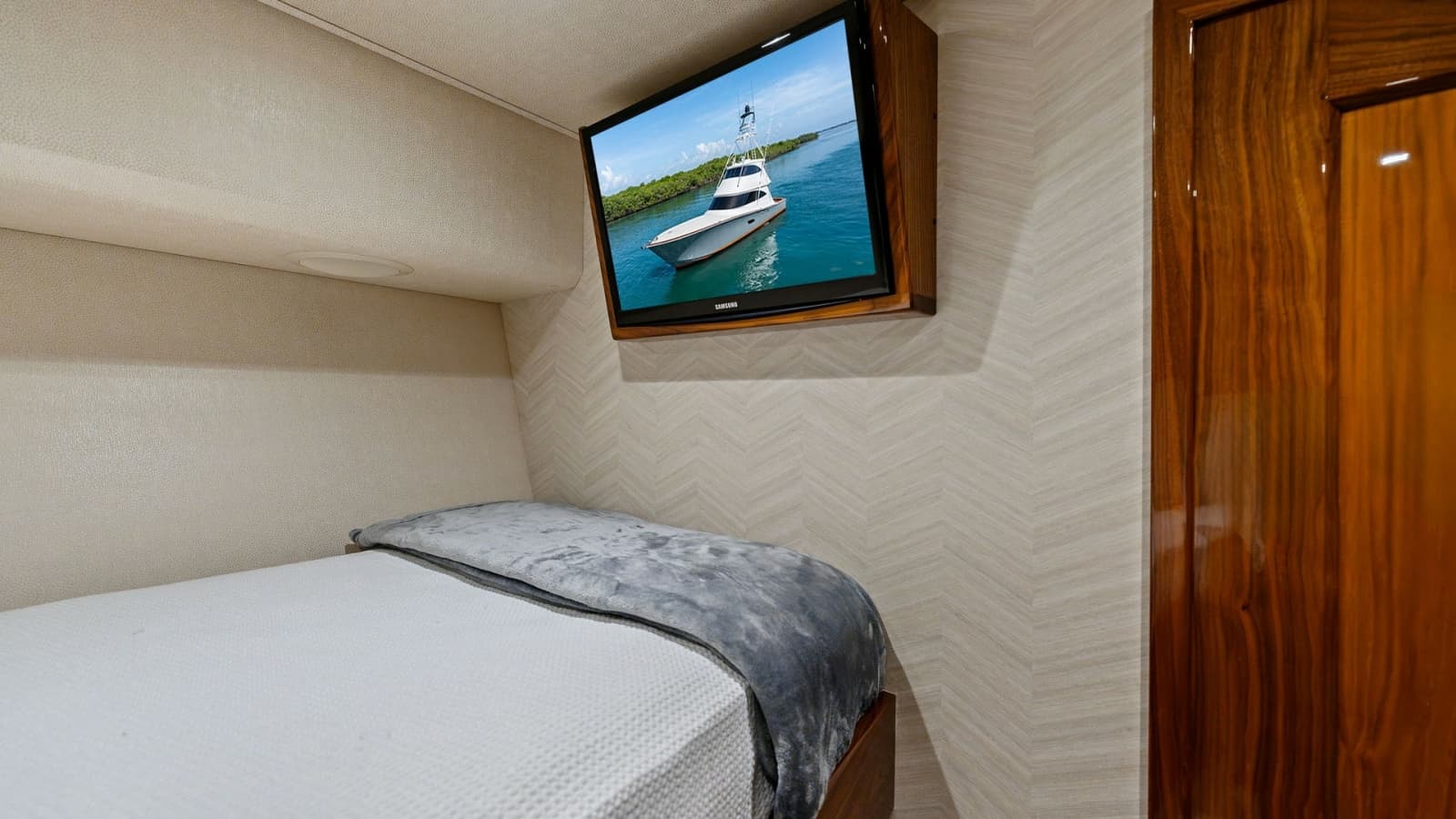 2016 Viking 80 Enclosed Bridge - Photo 78