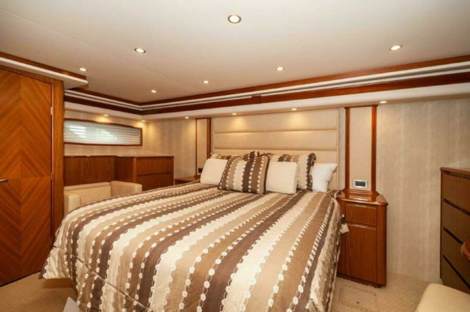 2012 Viking 76 Enclosed Sky Bridge - Photo 21