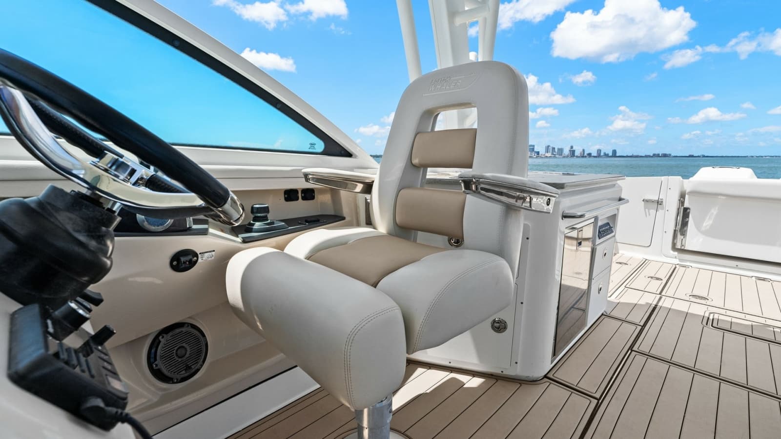 2019 Boston Whaler 320 Vantage - Photo 36