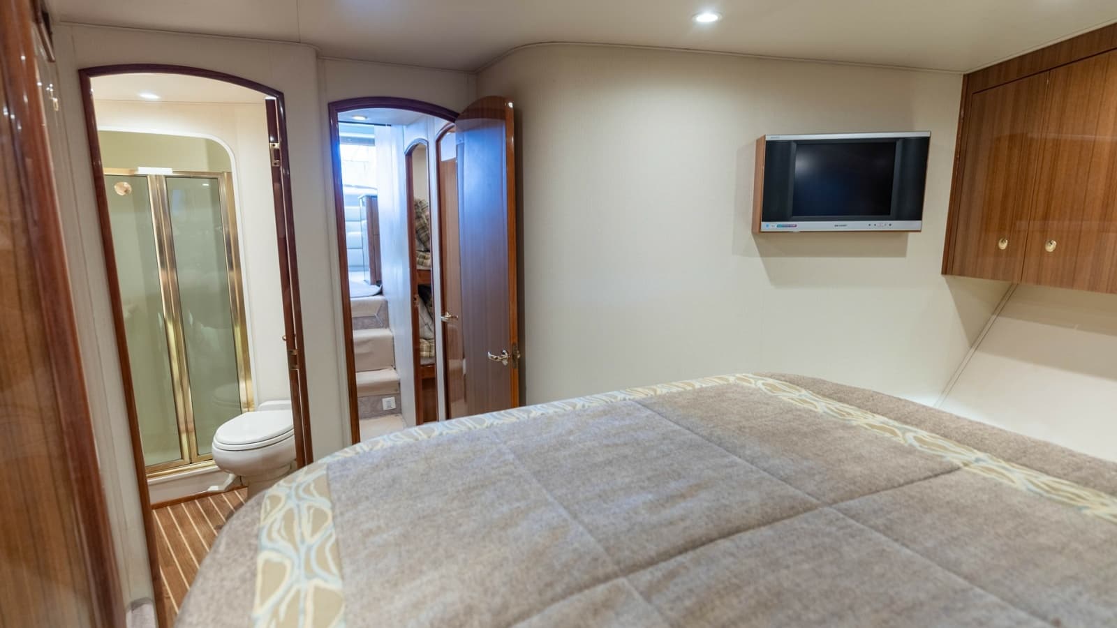 2007 Viking 45 Convertible - Photo 24