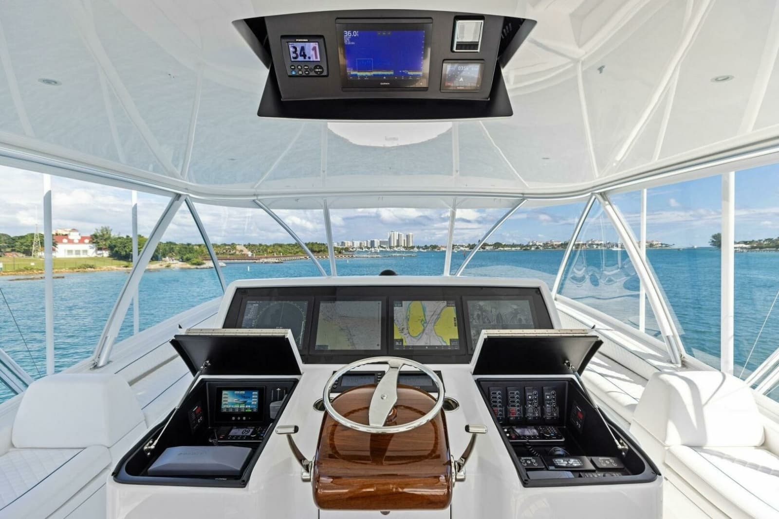 2026 Viking 82 Convertible - Photo 7