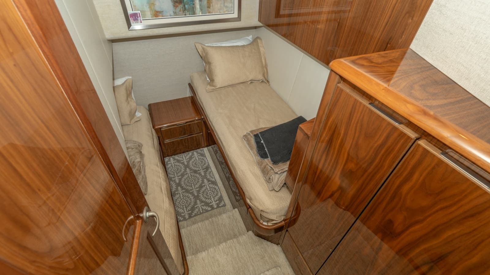 2017 Viking 55 Convertible - Photo 17