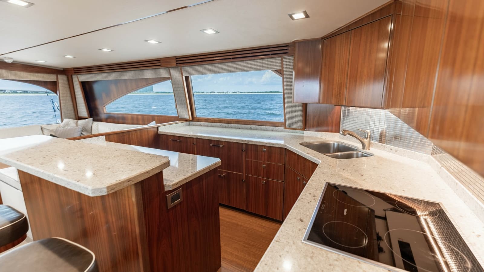 2018 Viking 72 Convertible - Photo 9