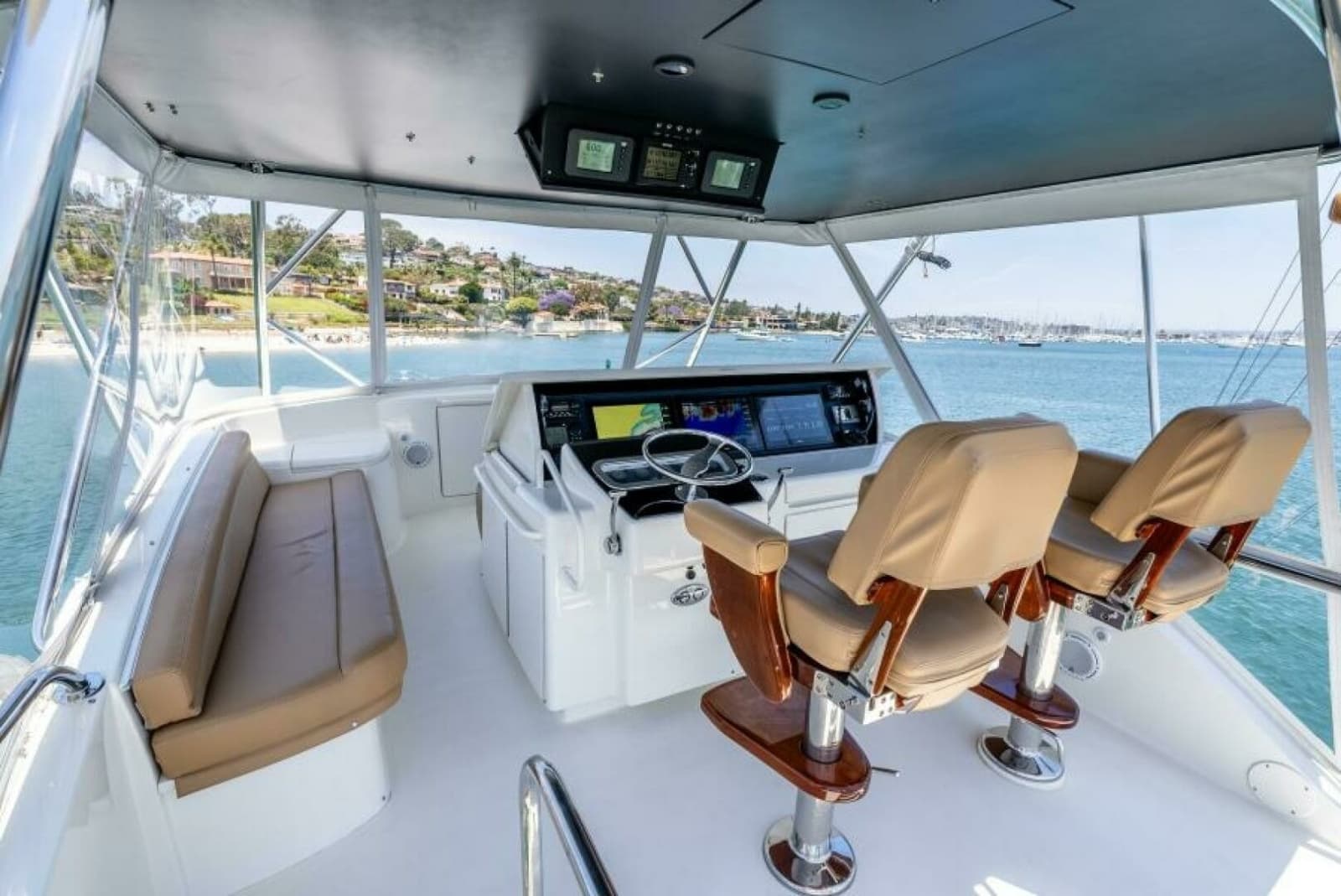 2004 Hatteras 54 Convertible - Photo 33