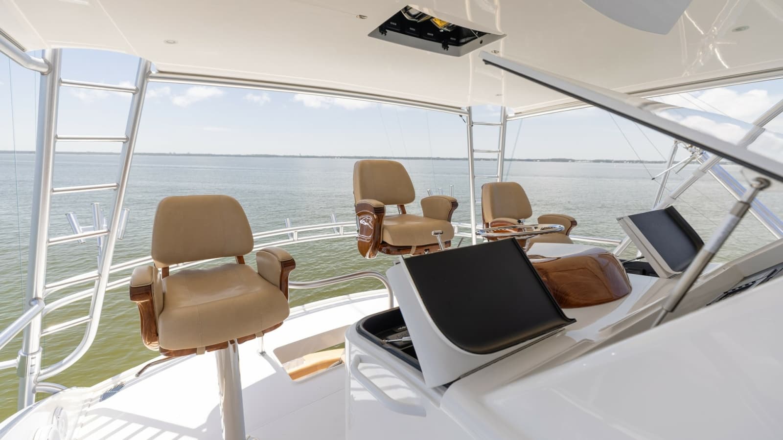 2016 Viking 80 Convertible - Photo 48