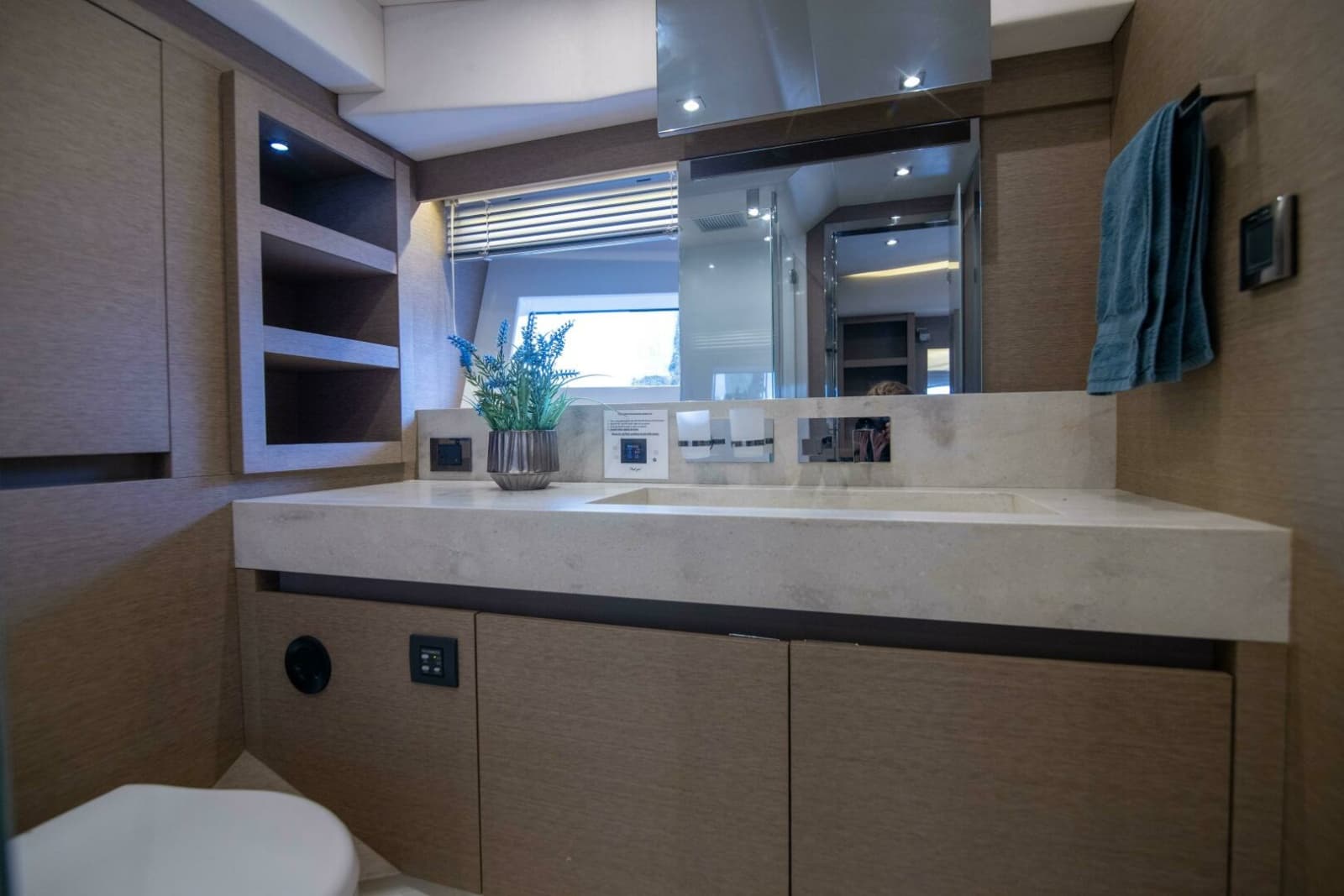 2018 Prestige 680 Flybridge - Photo 21