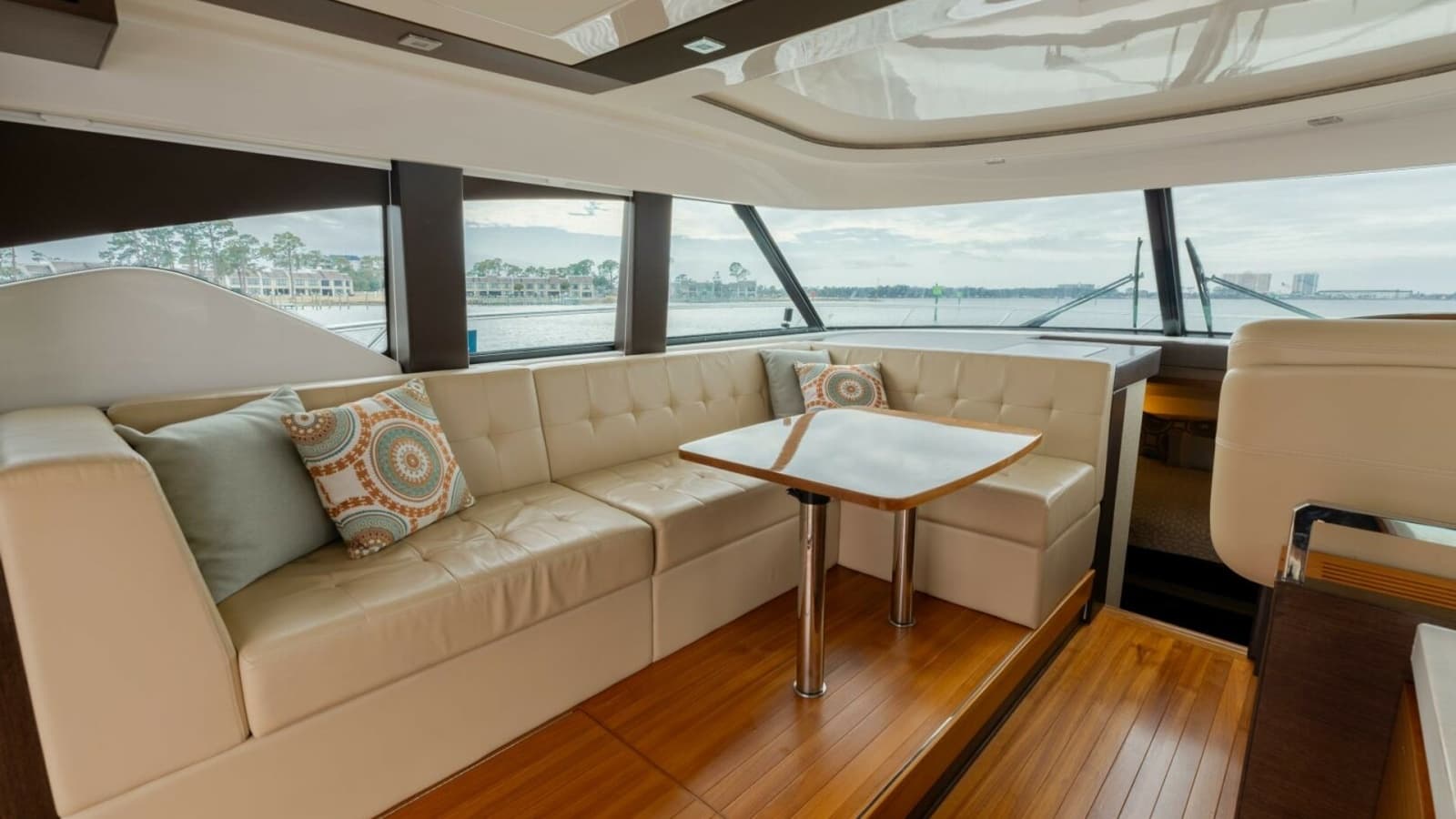 2015 Tiara Yachts 44 Coupe - Photo 17