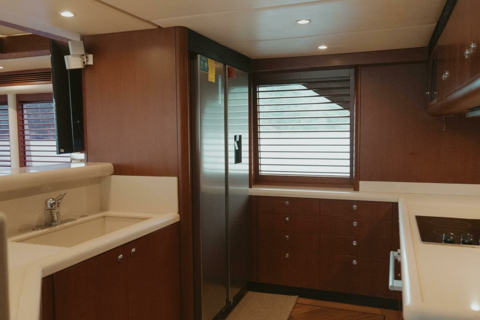 1996 Oceanfast 87 Enclosed Bridge Sportfish - Photo 6