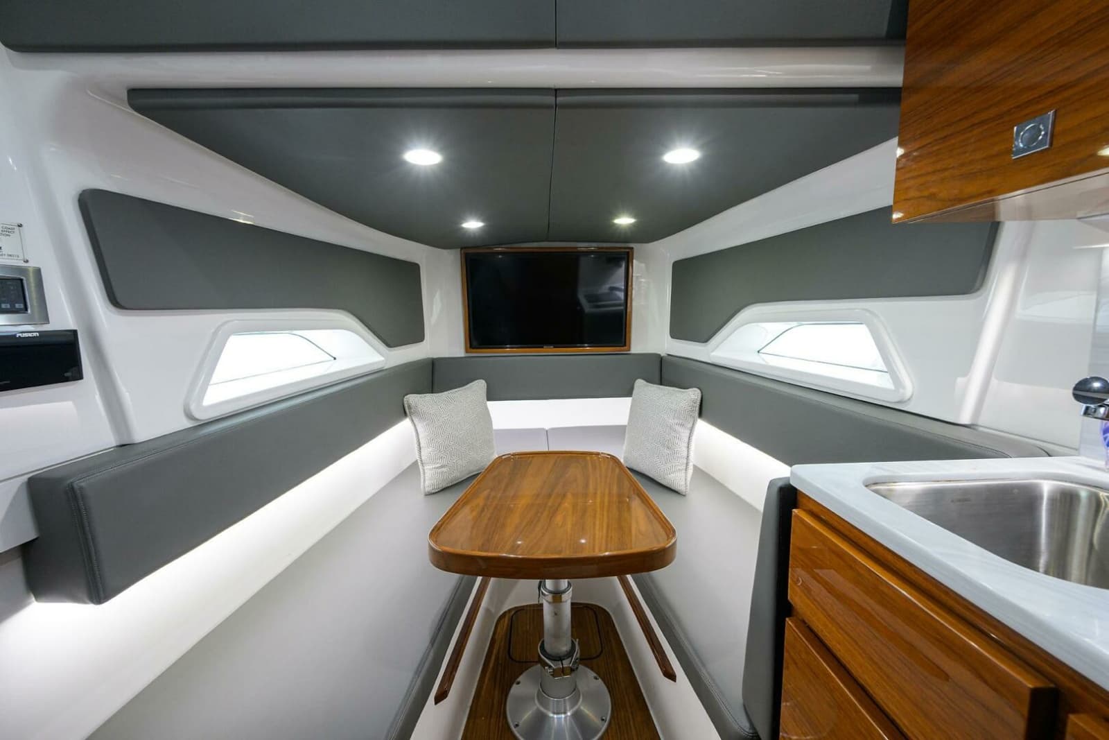 2023 Valhalla Boatworks V-46 - Photo 20