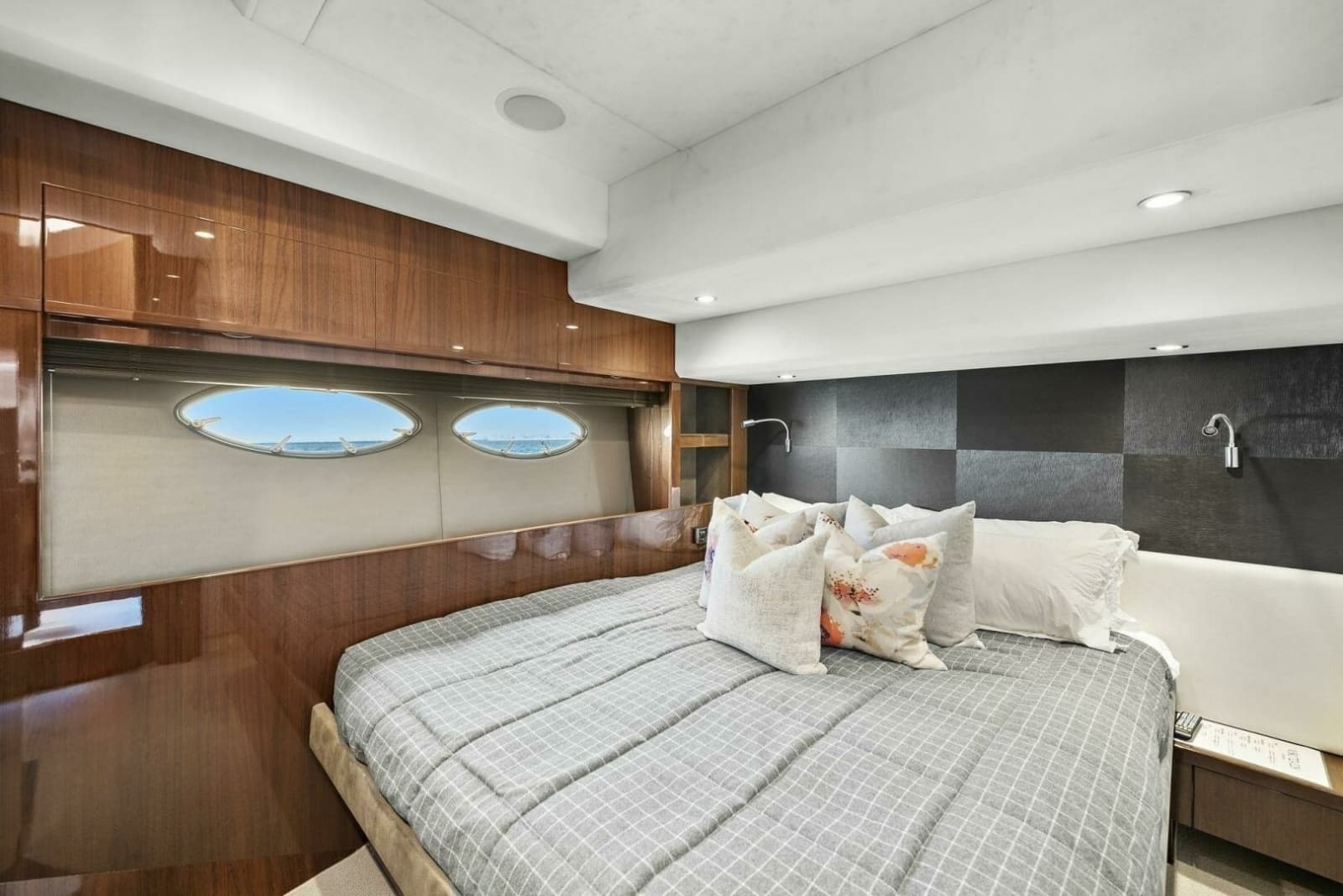 2015 Princess 72 Motoryacht - Photo 27