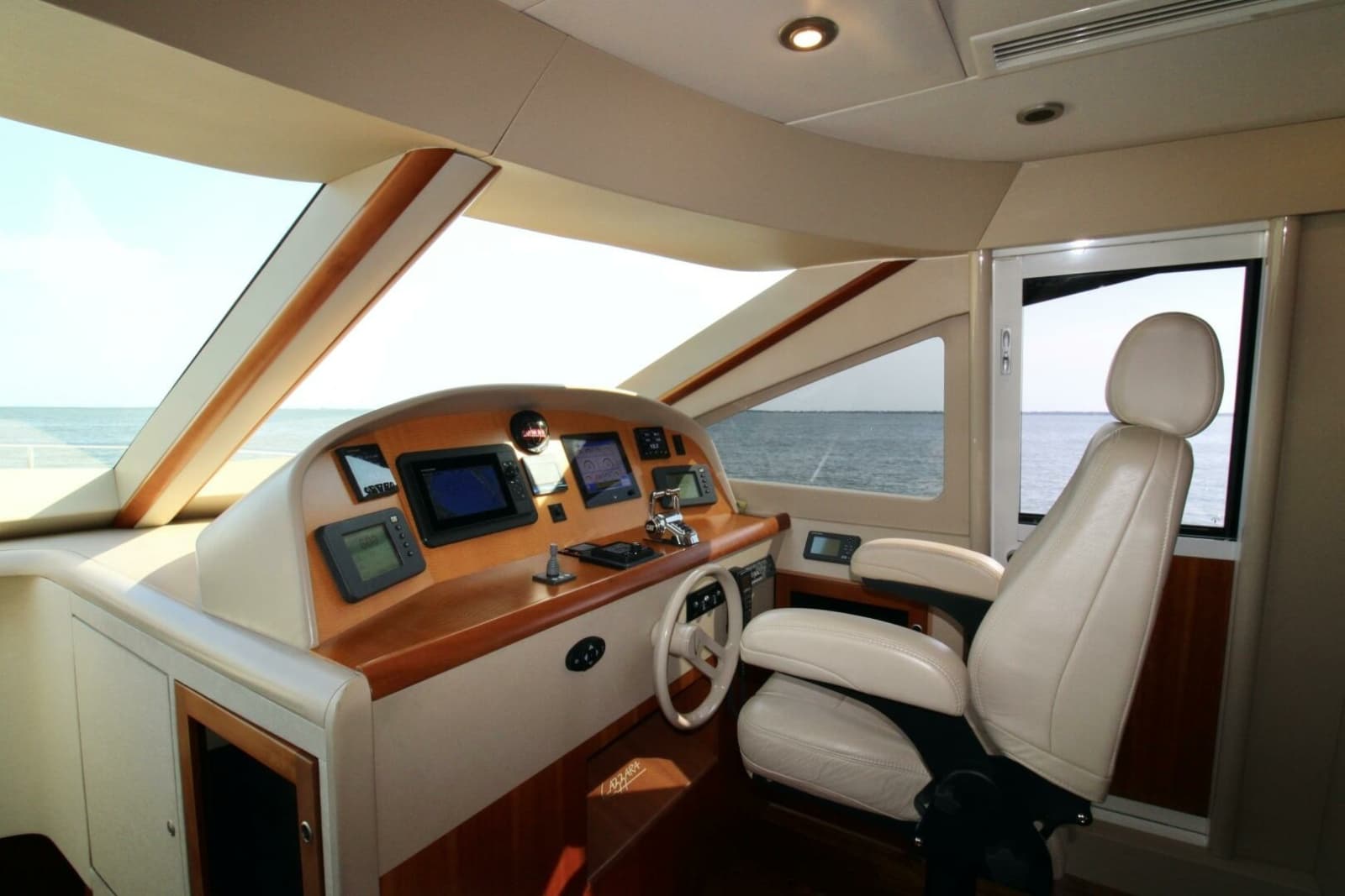 2007 Lazzara Yachts 74 Motor Yacht - Photo 63