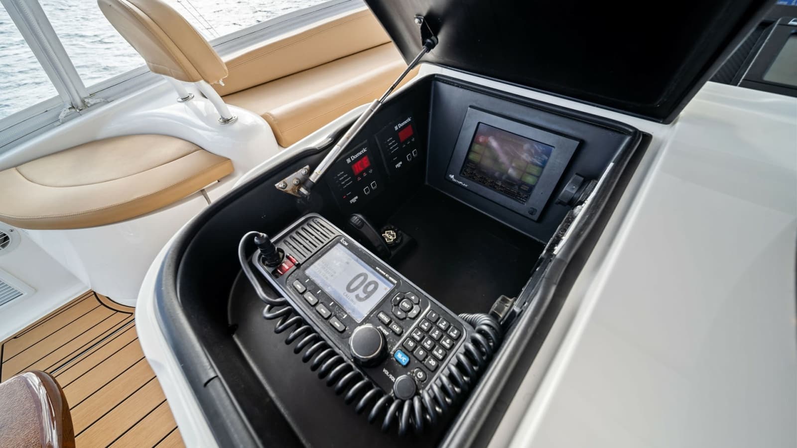 2015 Viking 70 Convertible  - Photo 42