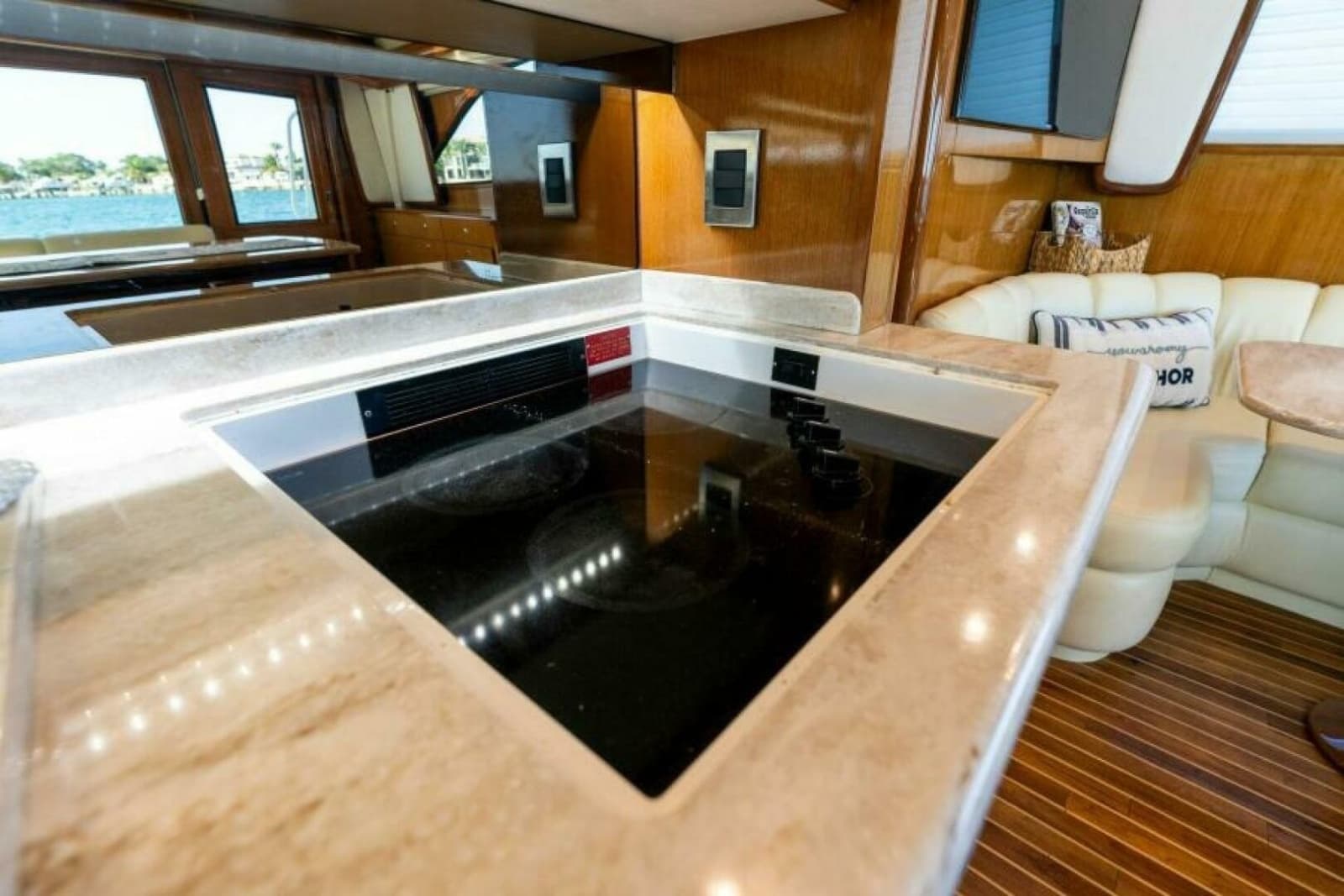 2003 Viking 48 Convertible - Photo 32