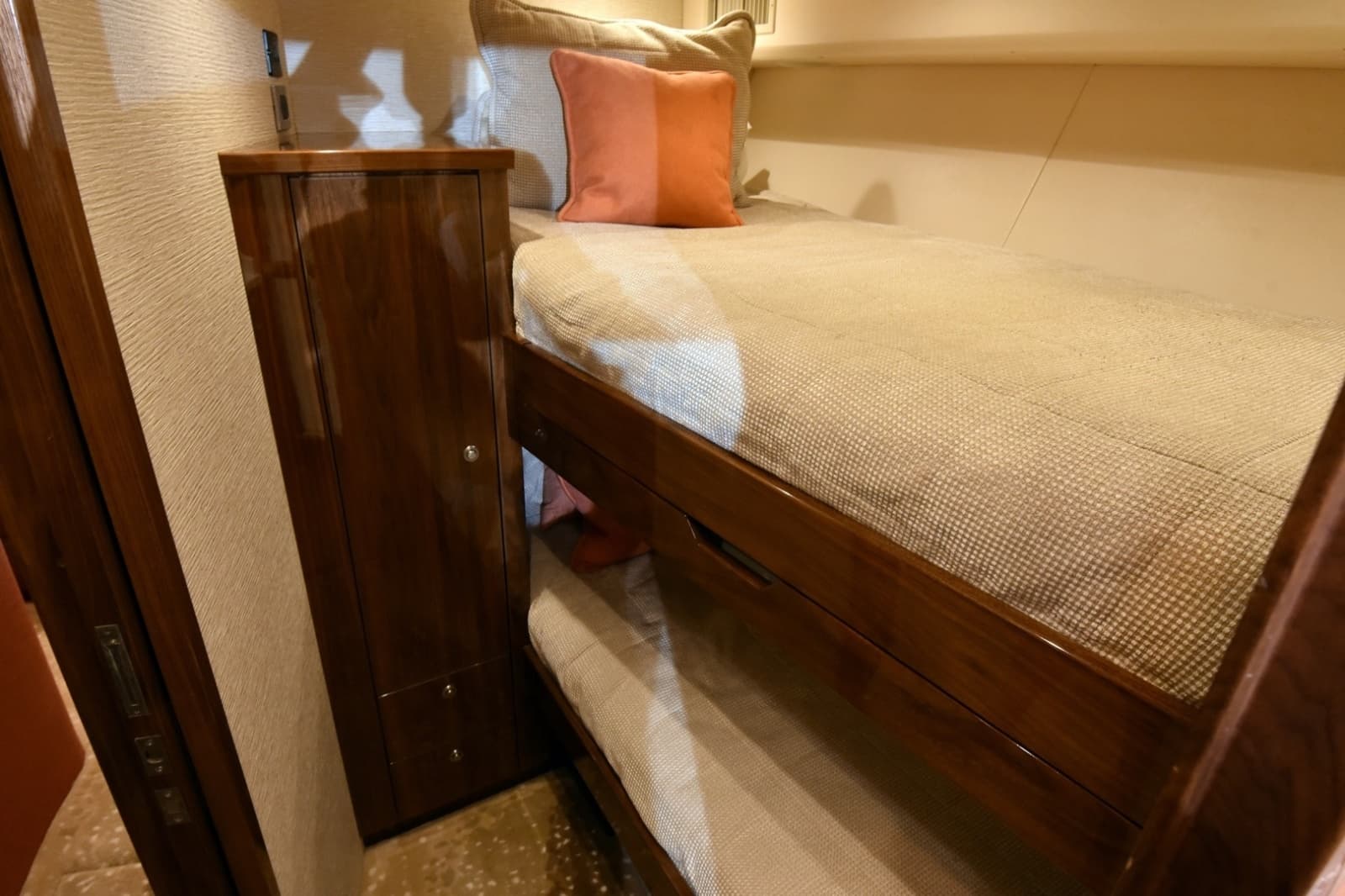 2019 Viking 80 Skybridge - Photo 99