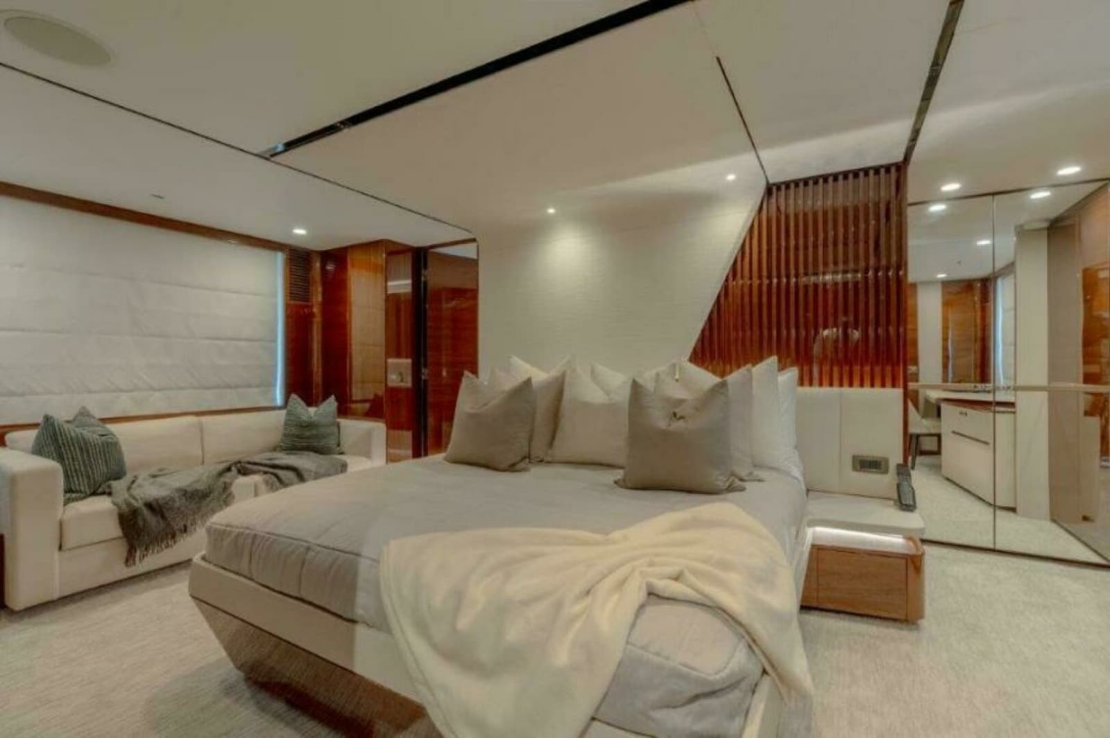 2019 Princess 85 Motor Yacht - Photo 9