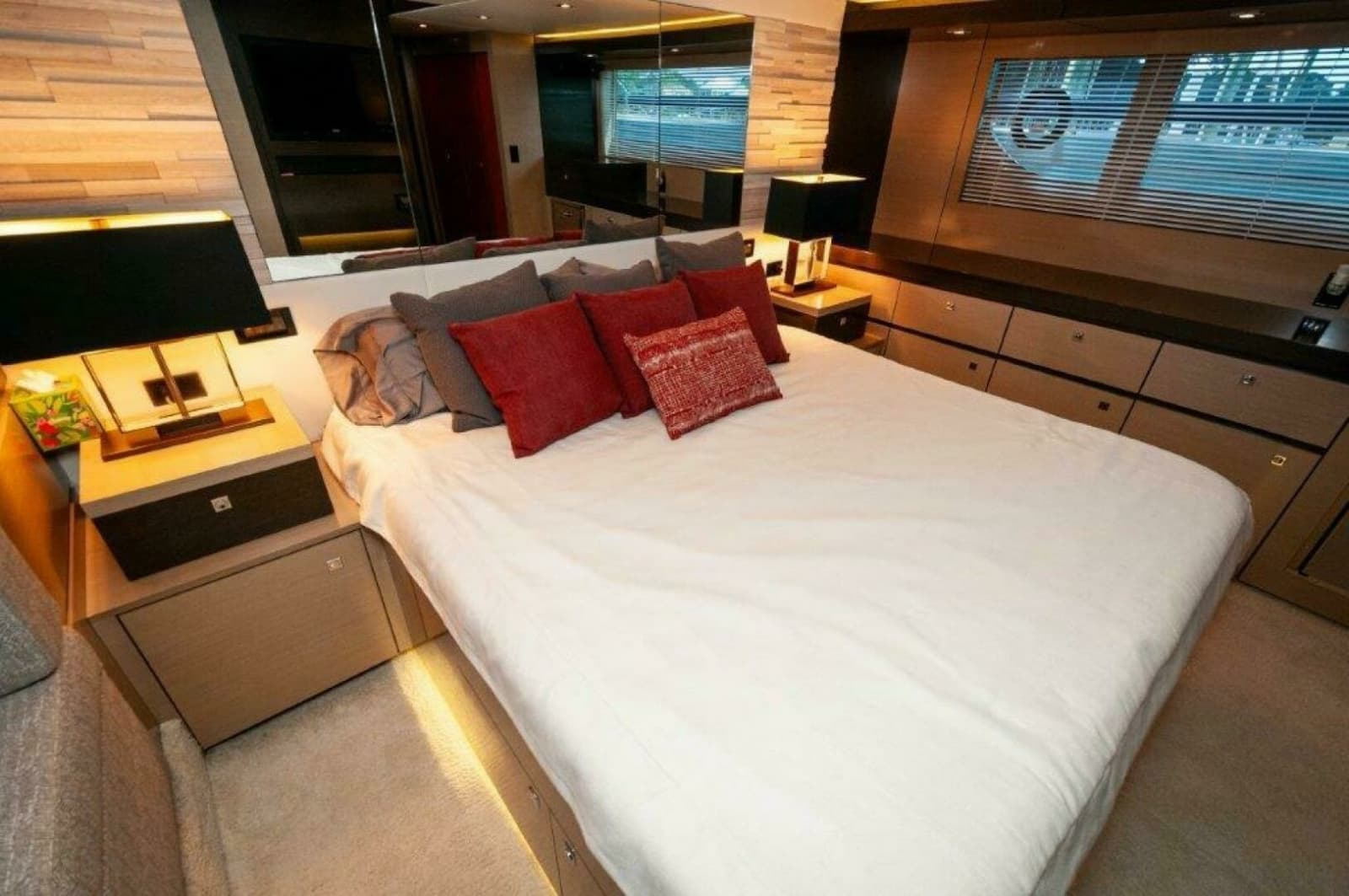 2019 Cruisers Yachts 60 Cantius - Photo 15