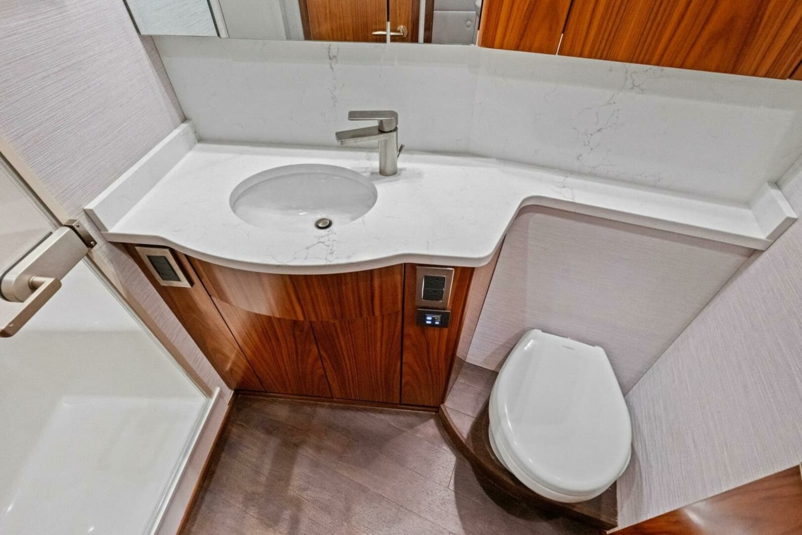 2025 Viking 58 Convertible - Photo 26