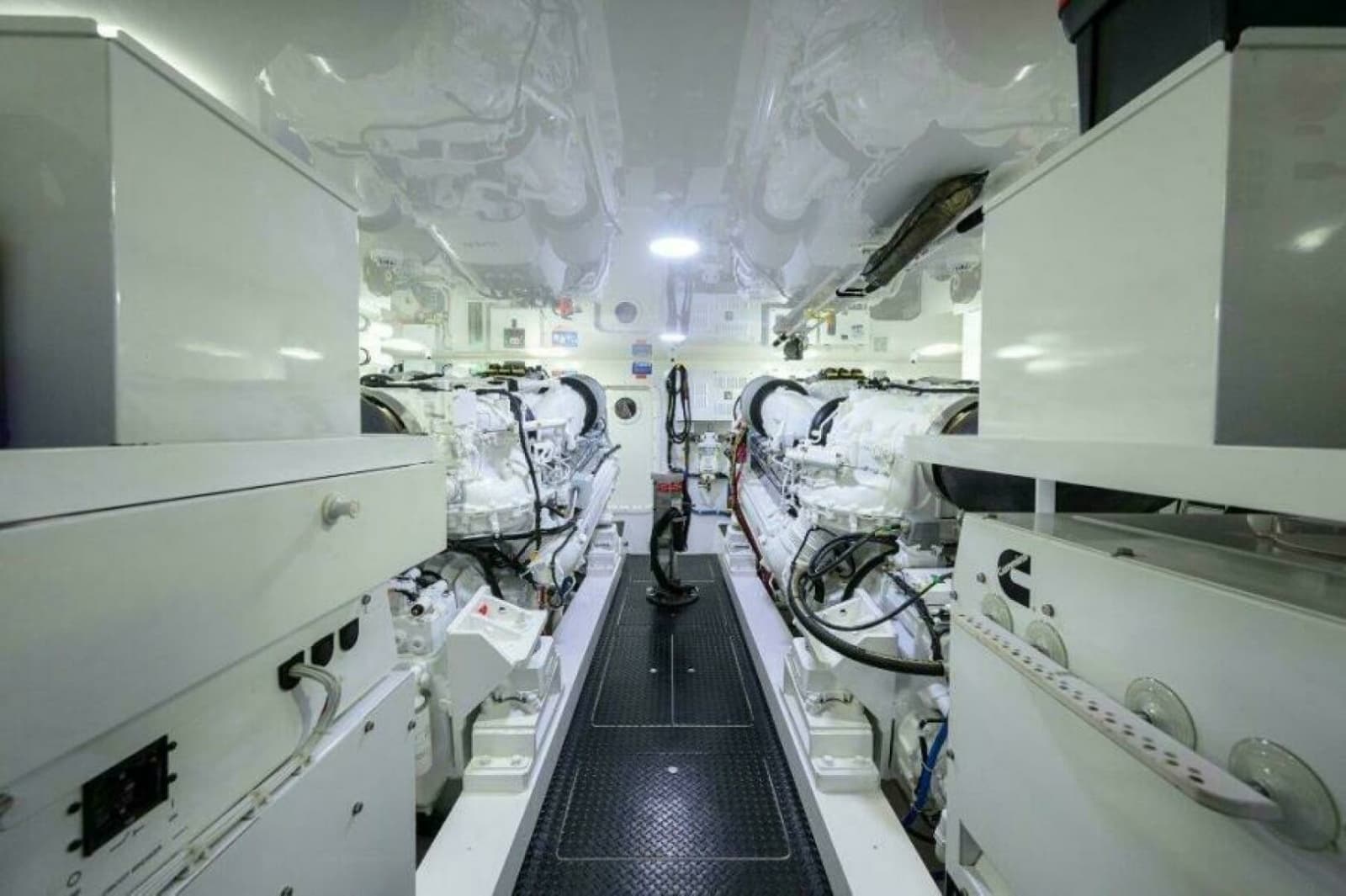 2020 Viking 72 Convertible - Photo 42