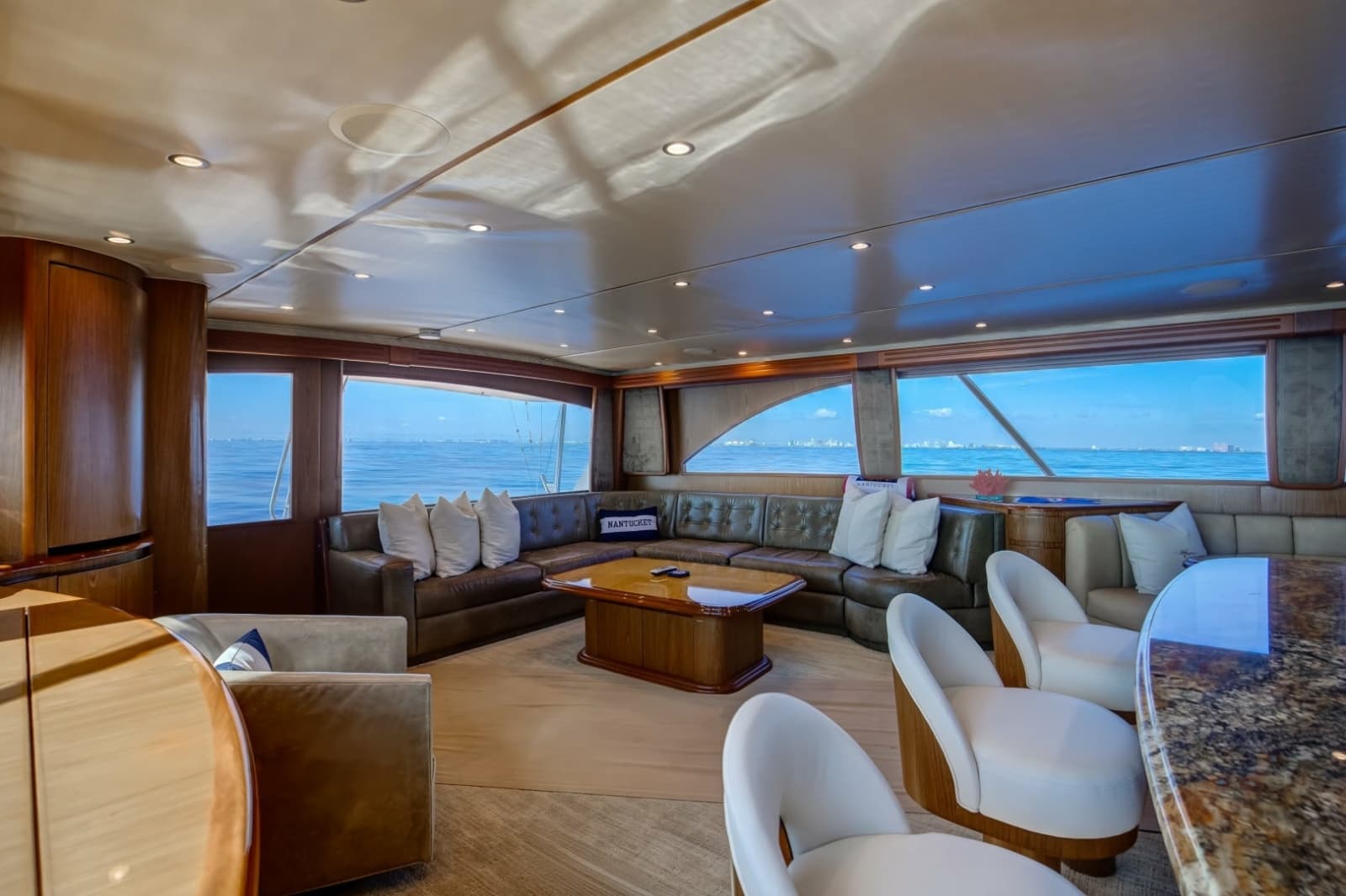 2010 Viking 82 Convertible - Photo 4