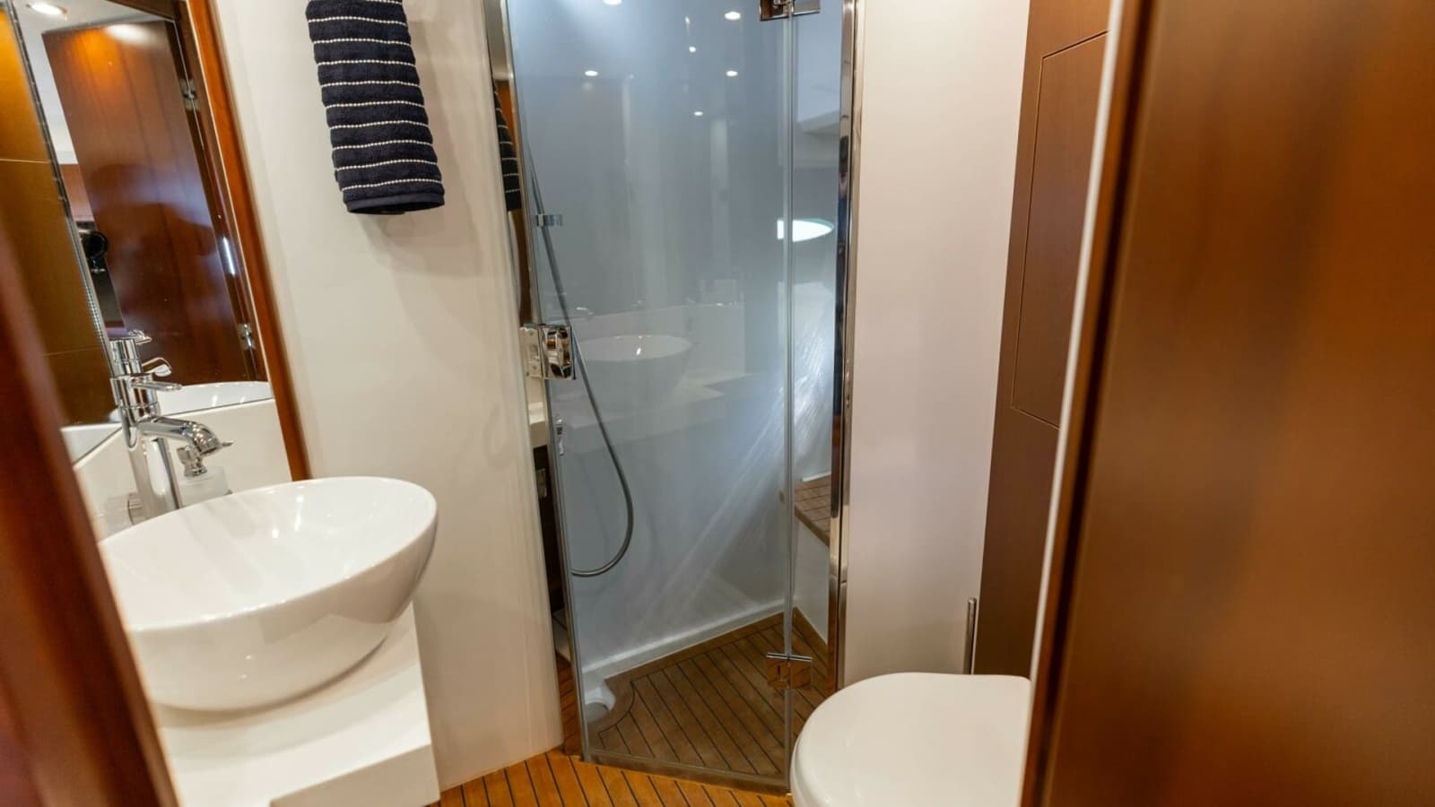 2011 Princess 64 - Photo 21