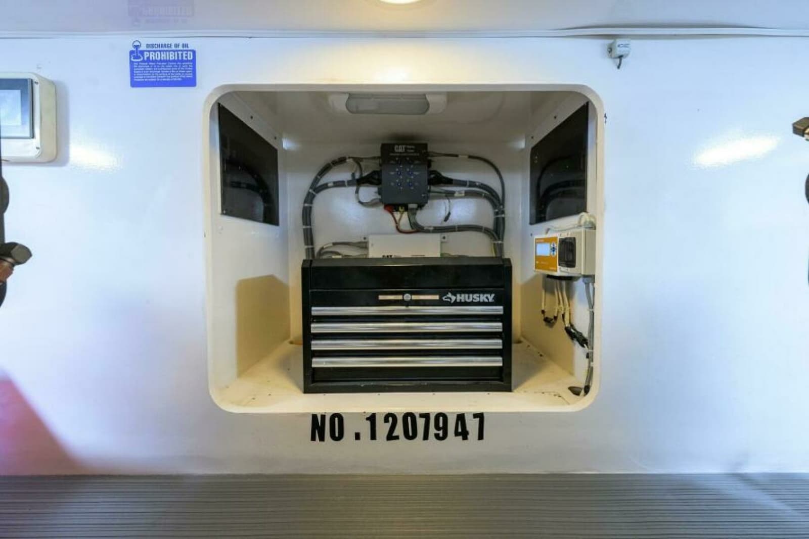 2008 Viking 60 Convertible - Photo 52