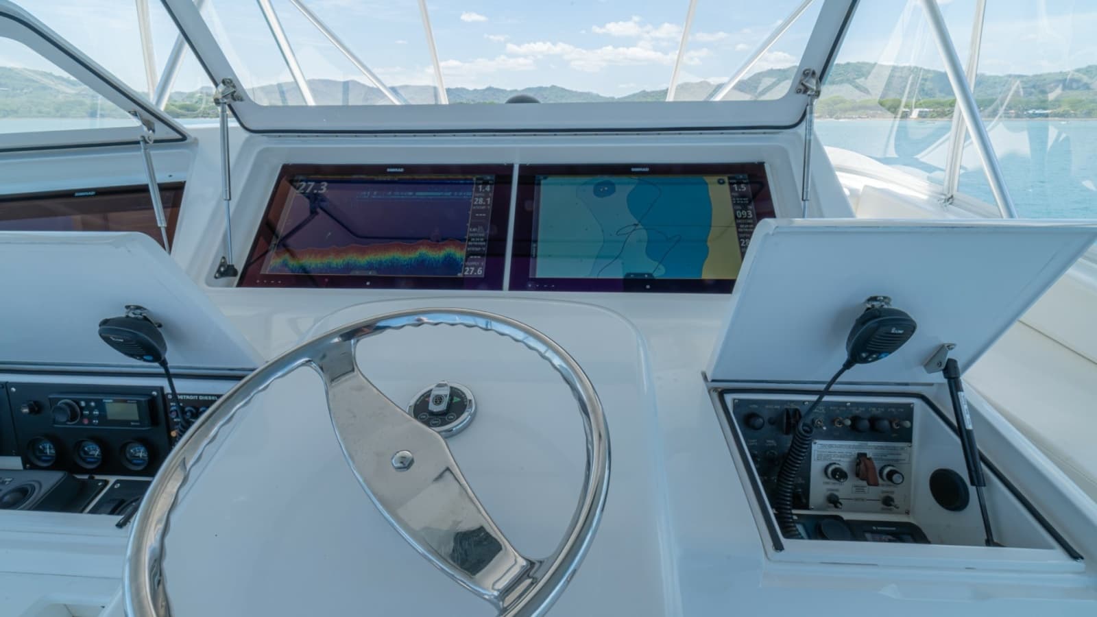 2005 Viking 61 Convertible - Photo 65