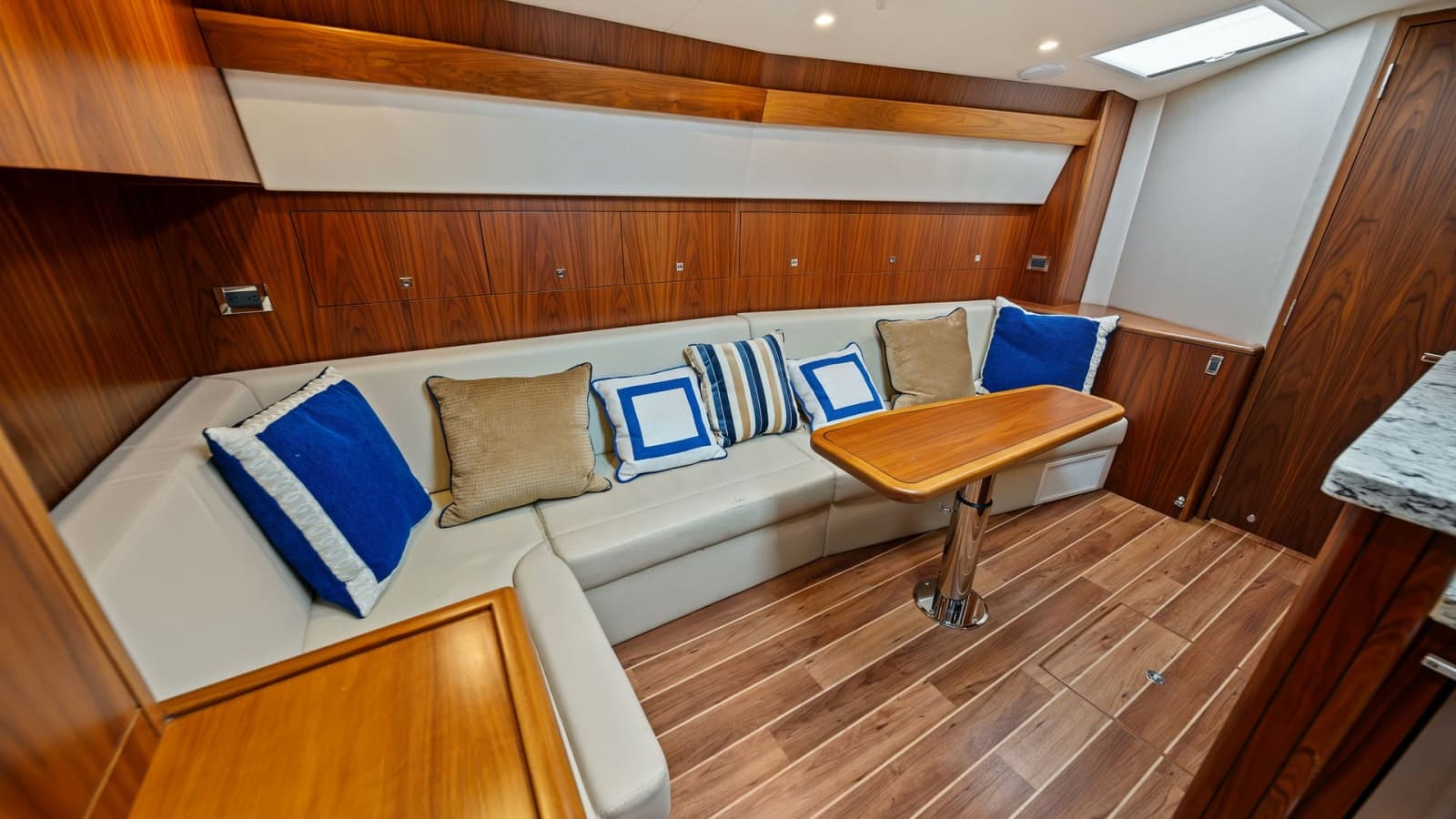 2017 Hatteras GT 45X - Photo 17