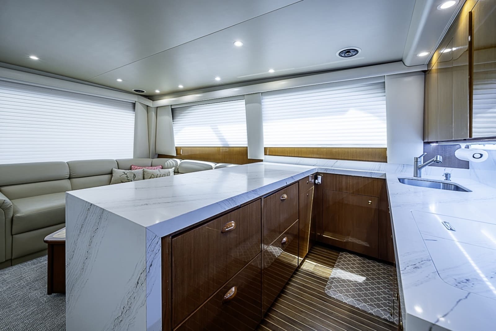 2002 Viking 52 Convertible - Photo 9