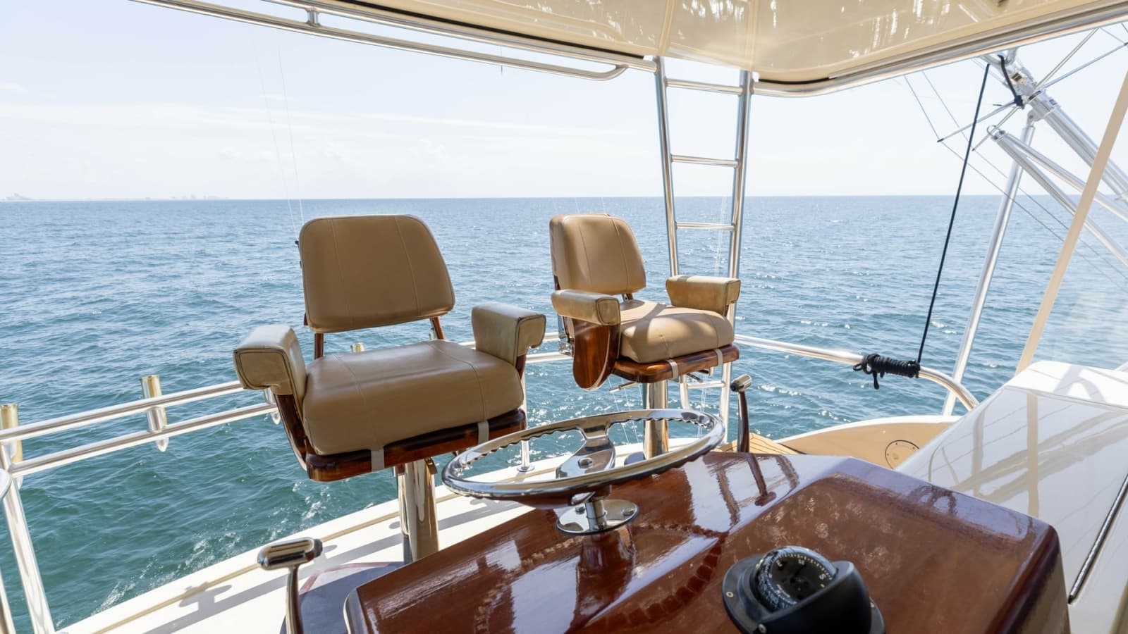 2007 Hatteras 68 Convertible - Photo 36