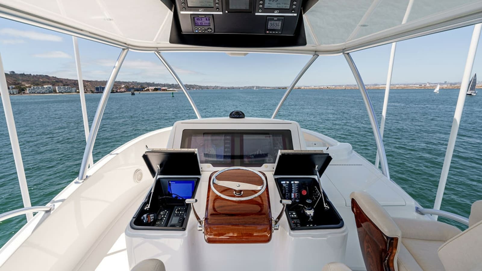 2019 Viking 80 Skybridge - Photo 54