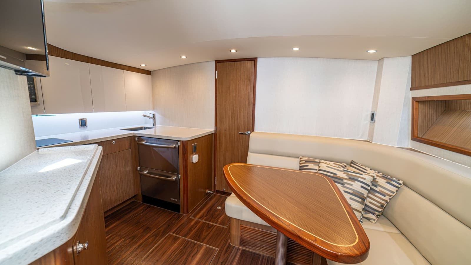 2020 Cabo 40 Express - Photo 4
