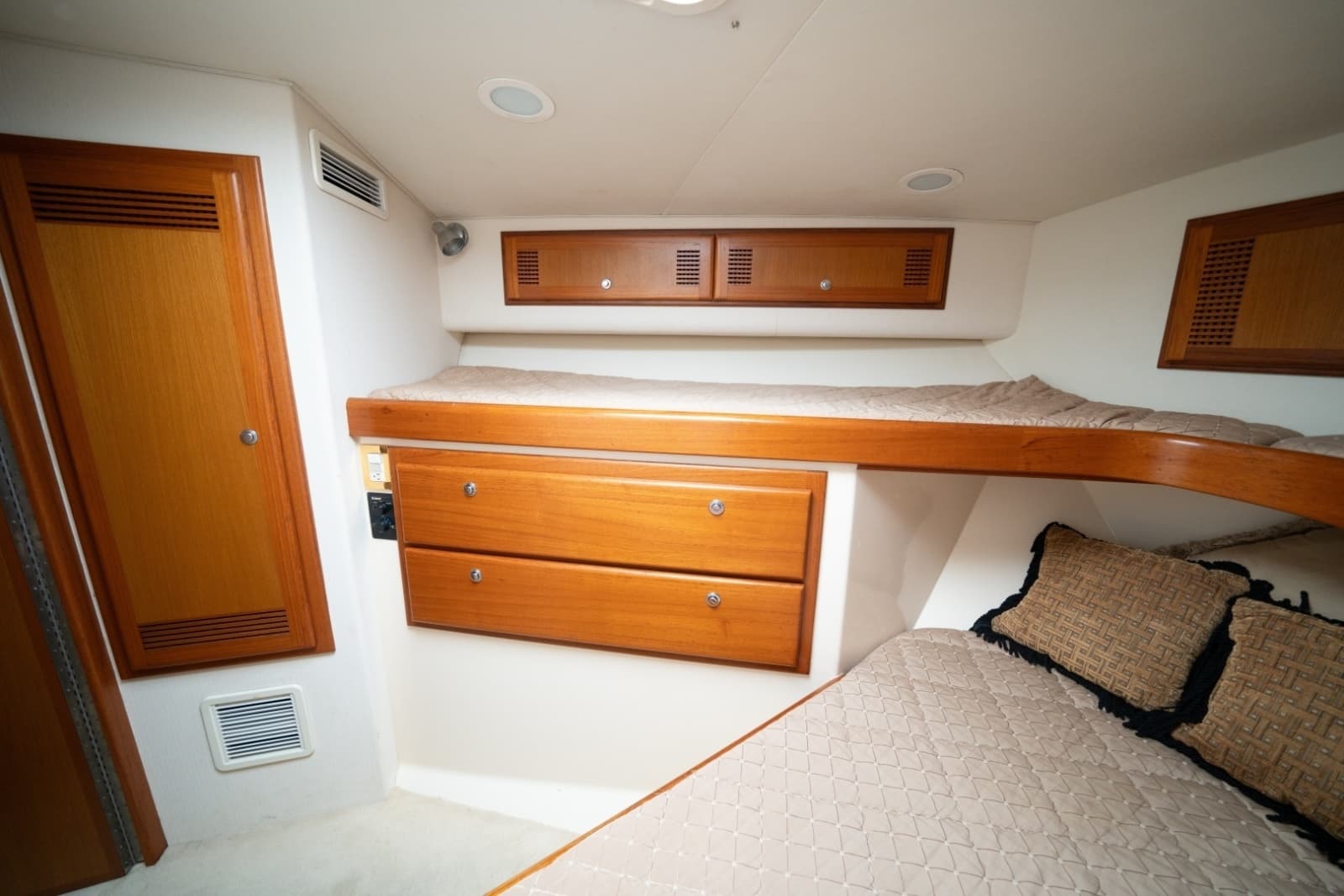 2002 Cabo 43 Convertible - Photo 22