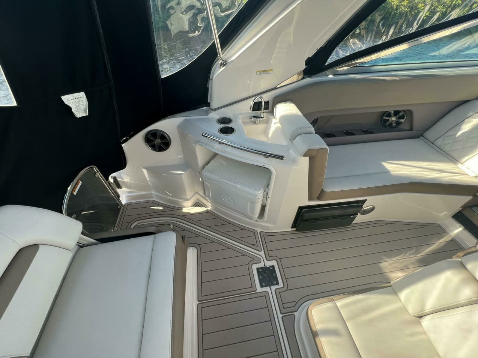 2018 Regal 28 Express - Photo 8