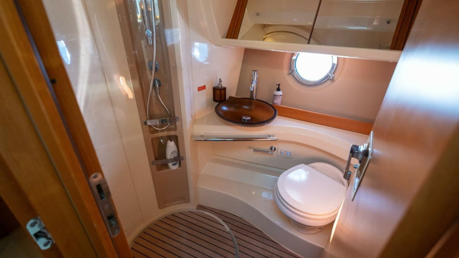 2013 Azimut 40 Flybridge - Photo 33