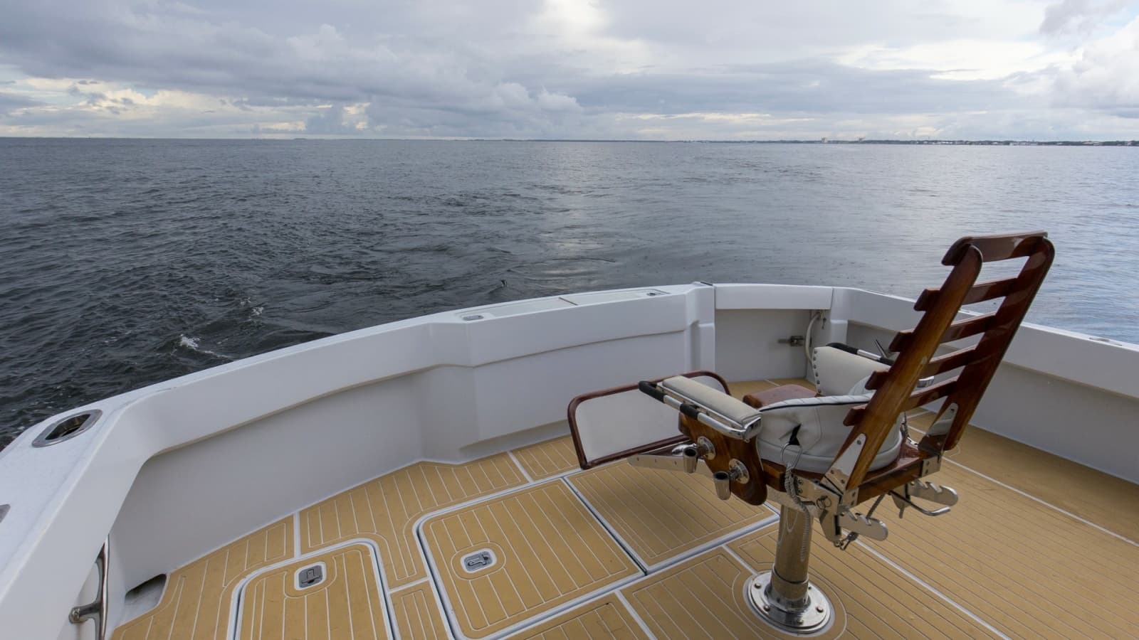 1999 Hatteras 60 Enclosed Bridge Convertible - Photo 42