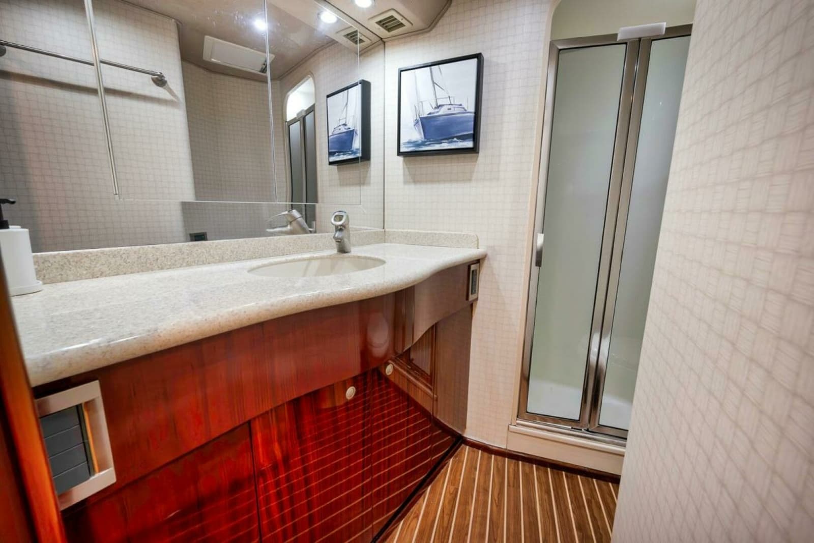2007 Viking 52 Sport Coupe - Photo 32
