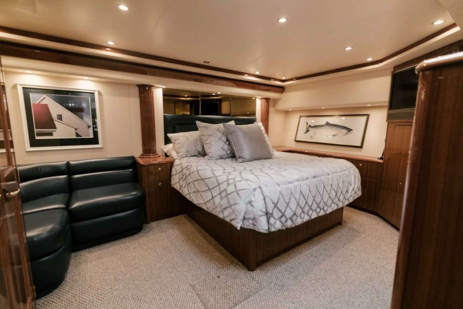 2006 Viking 74 Enclosed Bridge - Photo 26