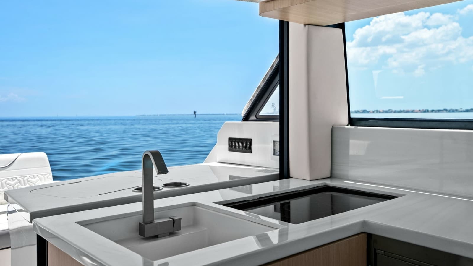2025 Regal 38 XO - Photo 19
