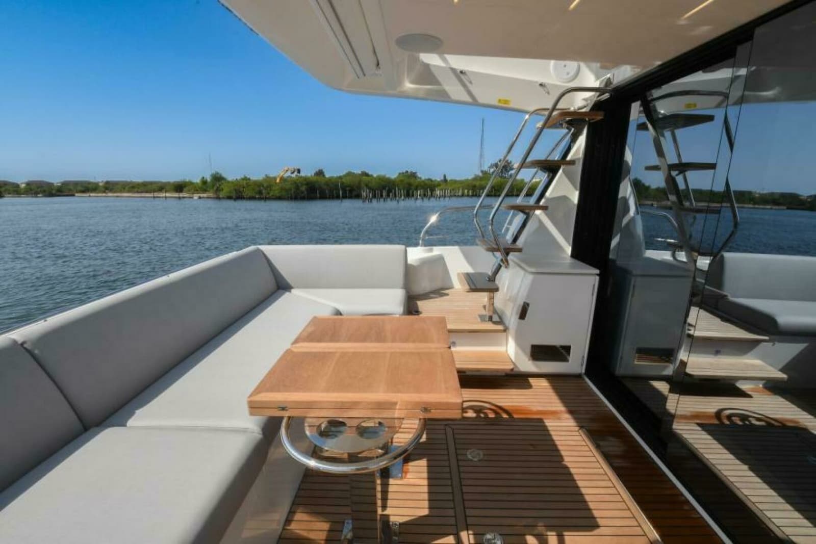 2023 Prestige 520 Flybridge - Photo 16