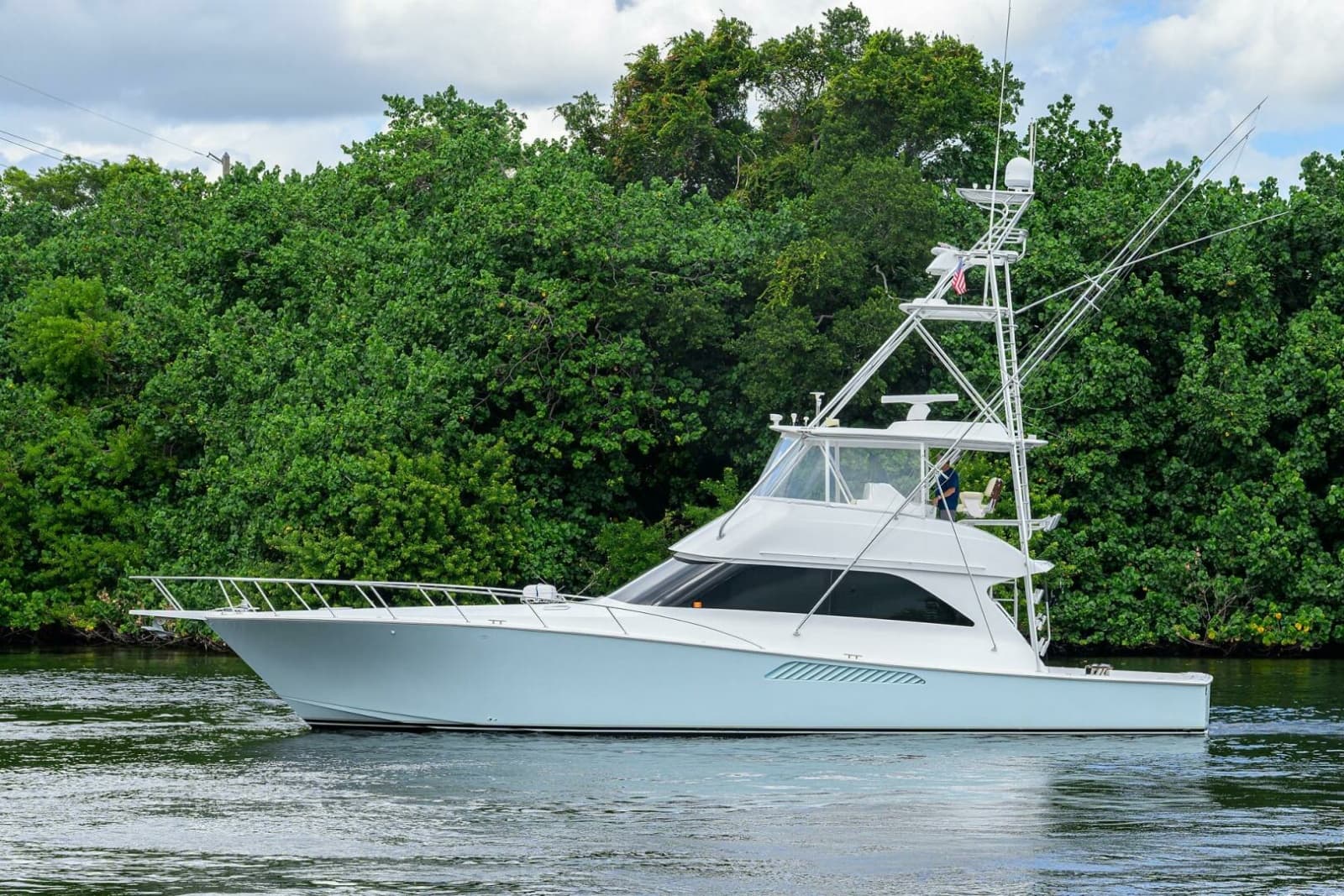 2004 Viking 56 Convertible - Photo 8