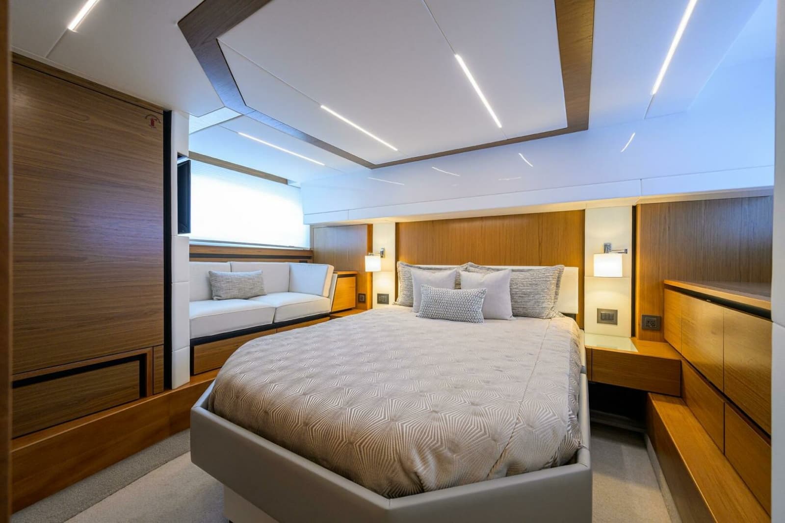 2023 Tiara Yachts C49 - Photo 20