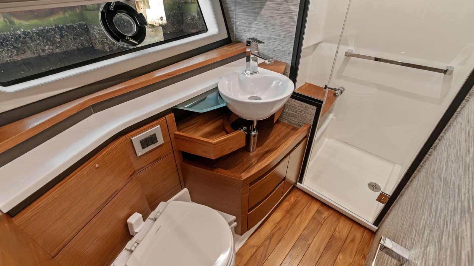 2025 Tiara Yachts 48LE - Photo 64
