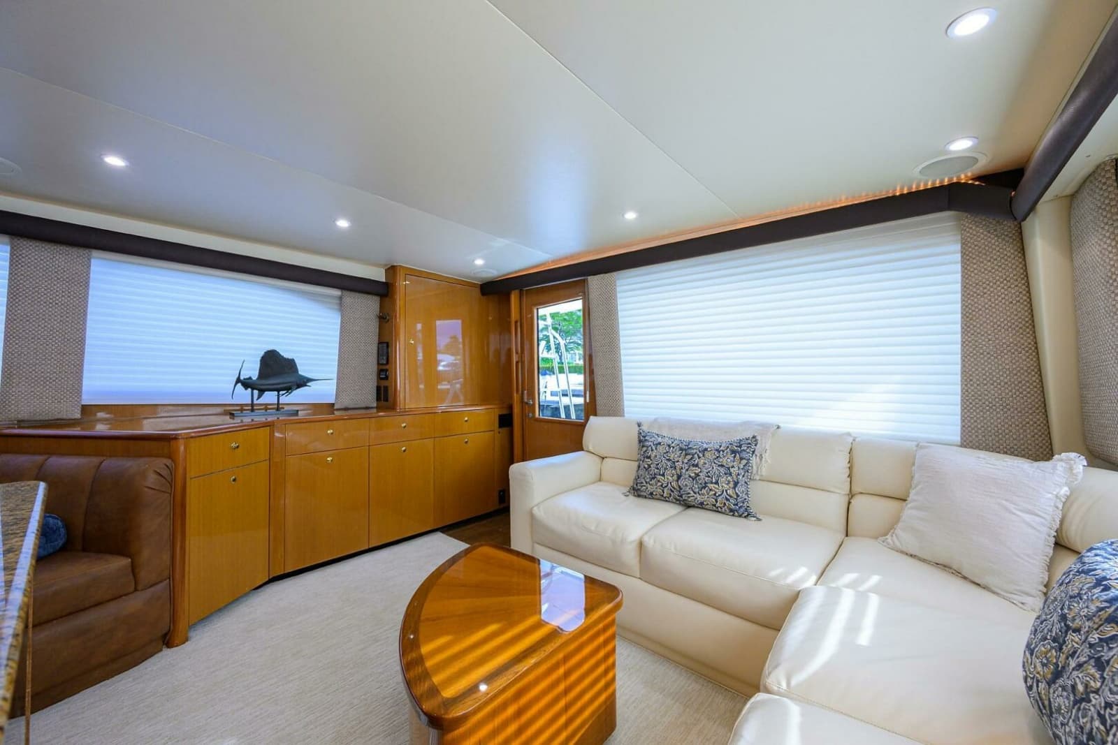 2004 Viking 56 Convertible - Photo 38