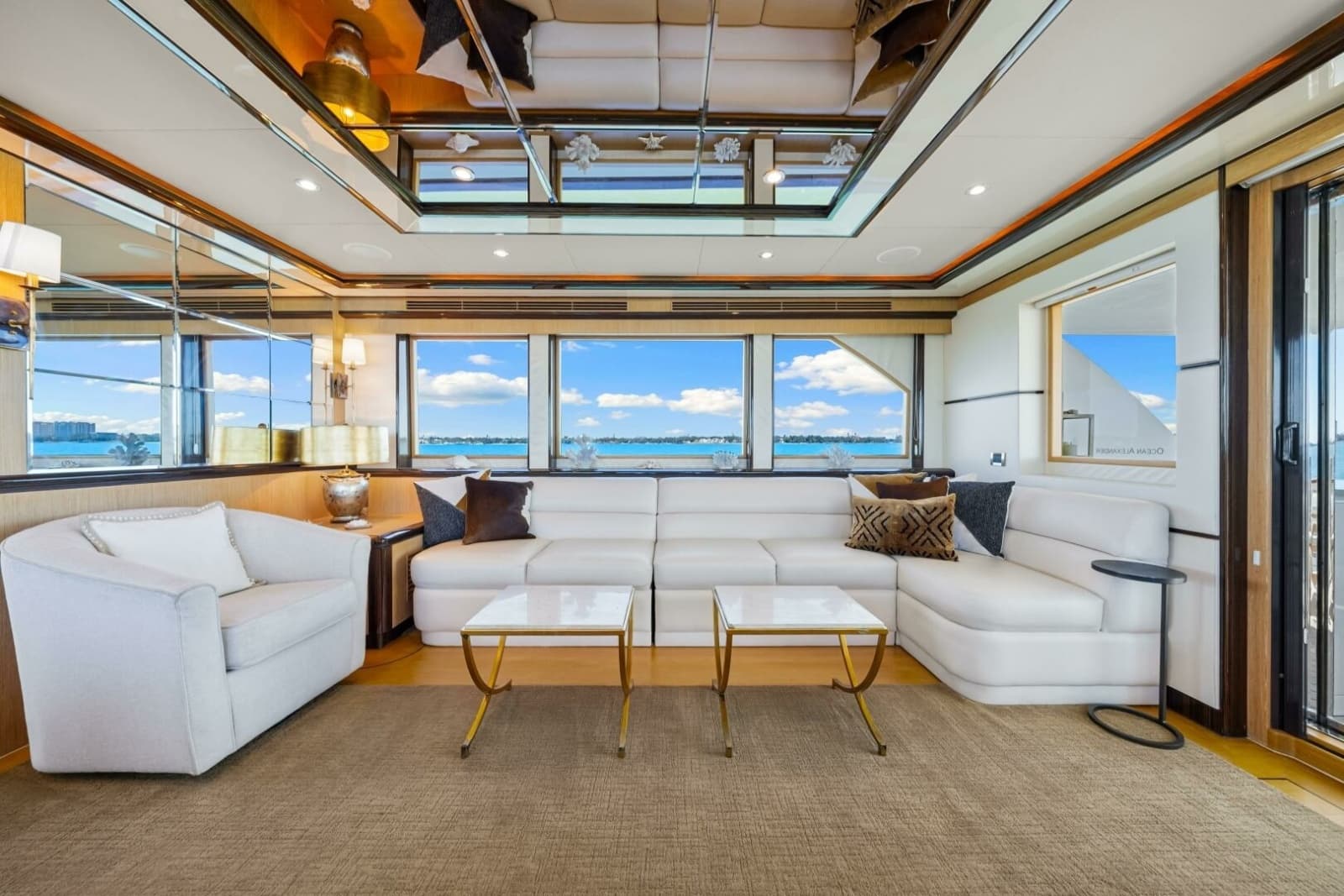 2010 Ocean Alexander 83 Motor Yacht - Photo 2