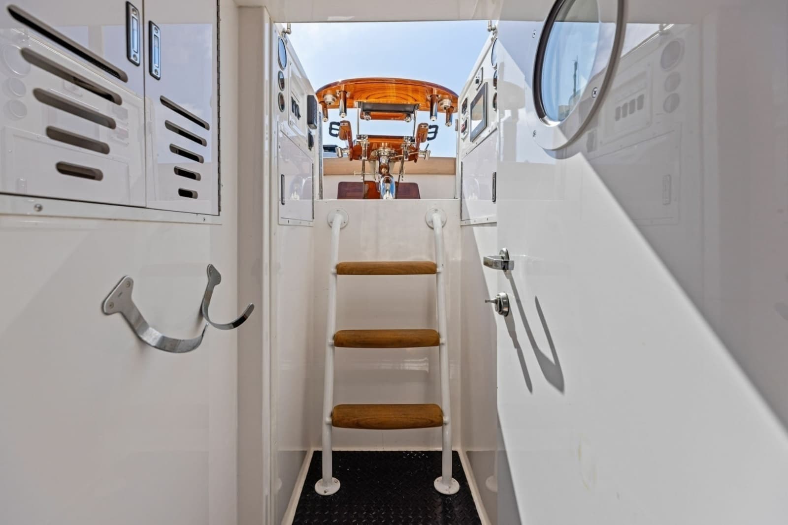 2008 Viking 68 Skybridge - Photo 119
