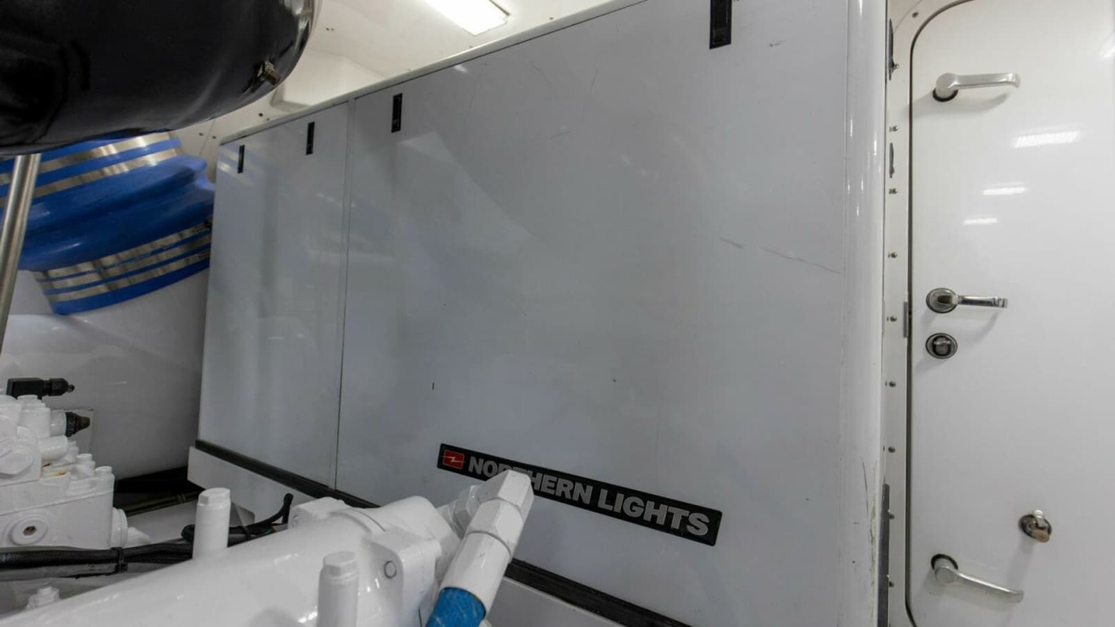 2005 Whiticar 76 Enclosed Bridge - Photo 58